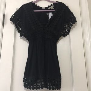 Bloom Season super cute detailed black top